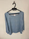 Blusa azul con estampado
