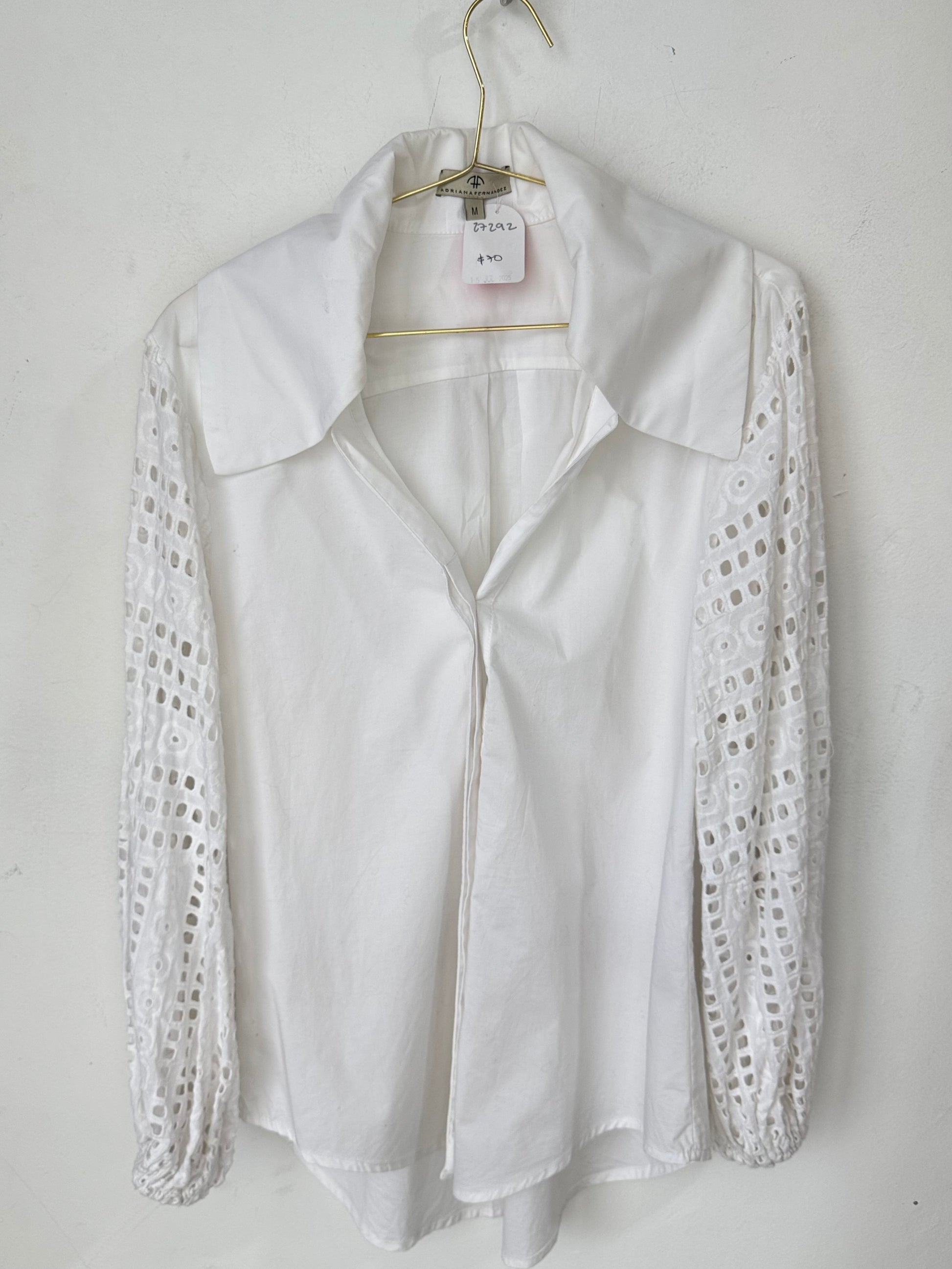 Blusa blanca mangas bordadas