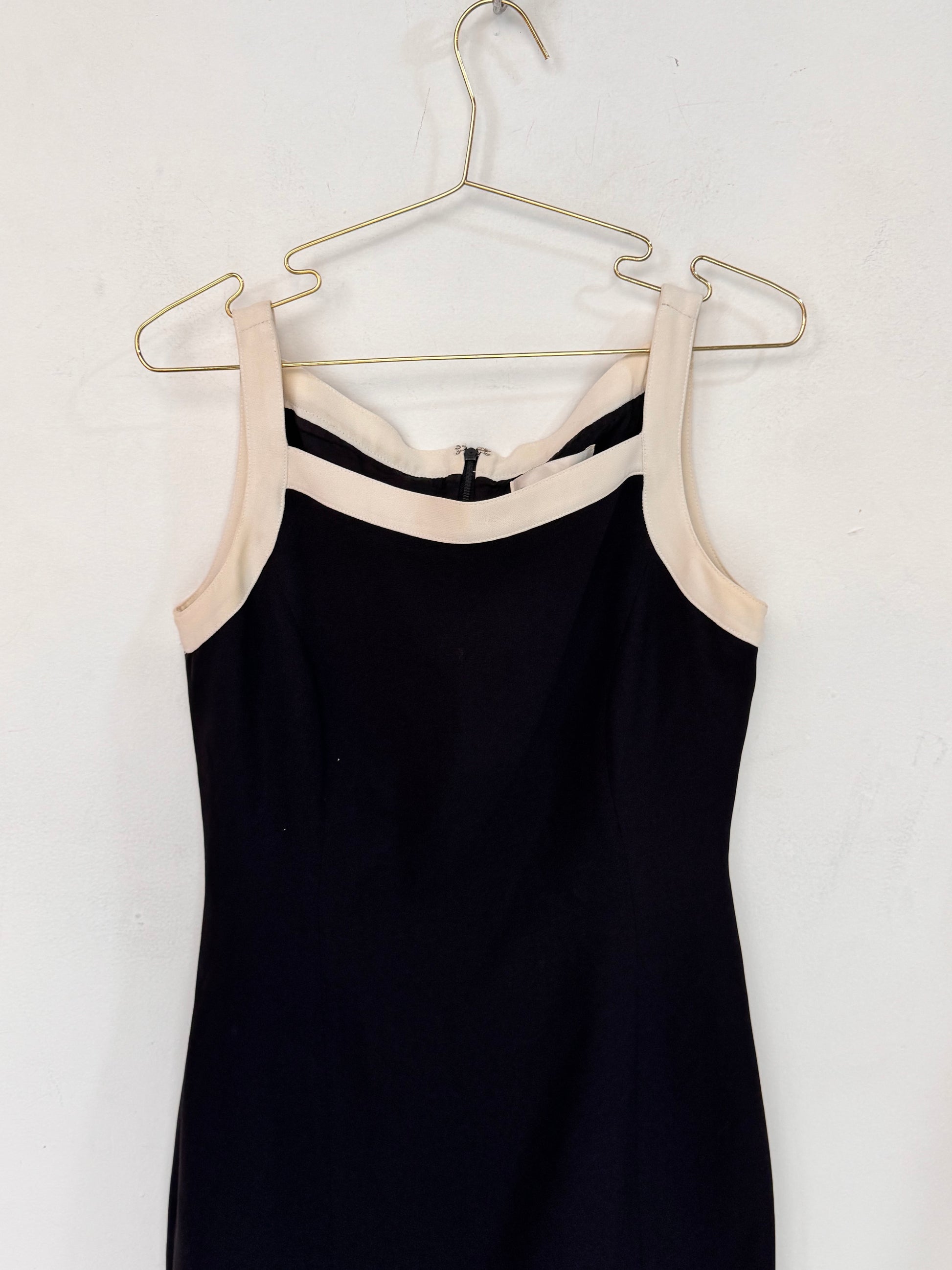 Vestido negro con crema
