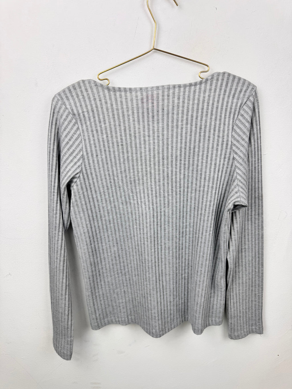 Blusa de rayas gris