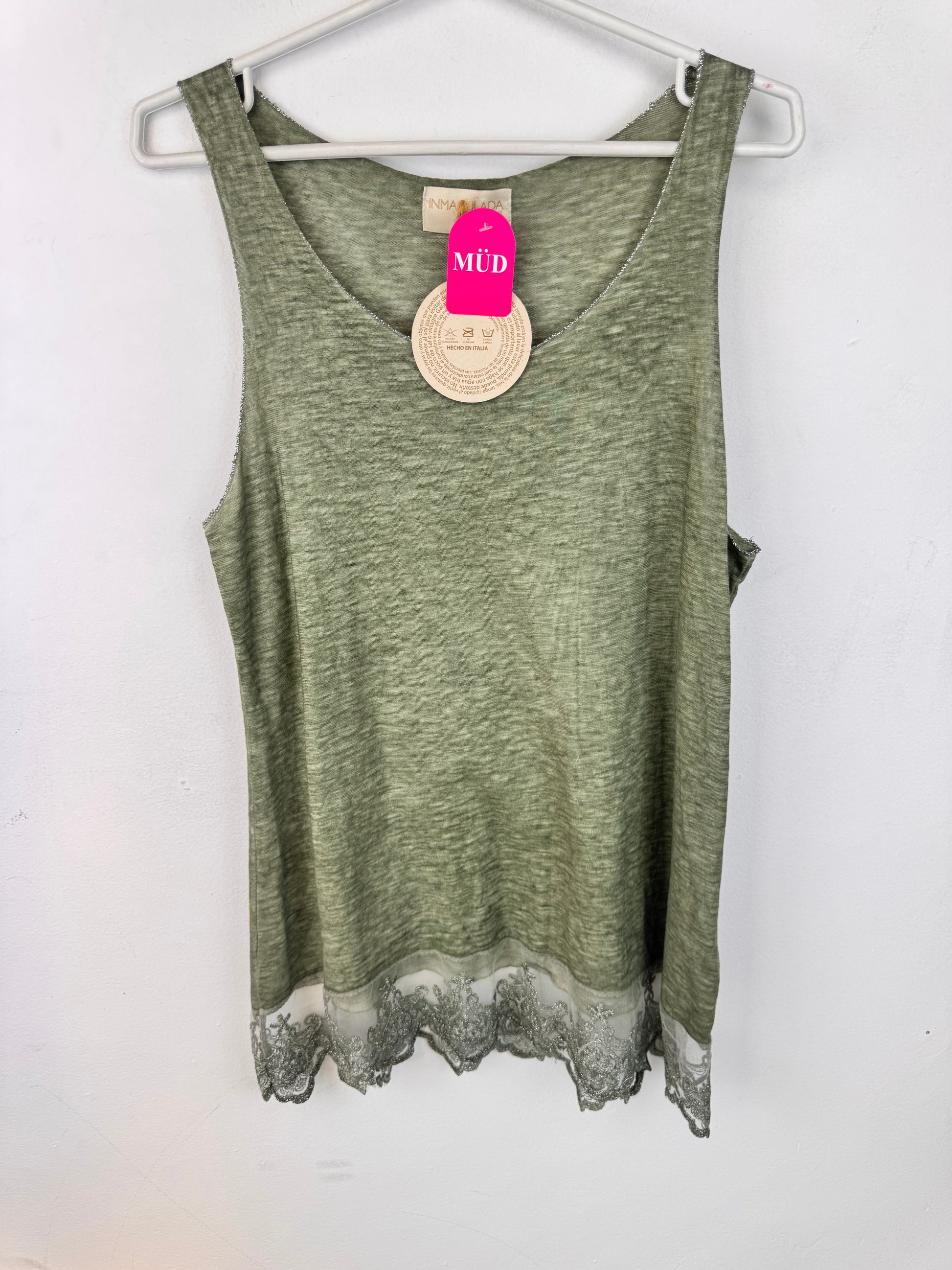 Blusa verde oliva con encaje