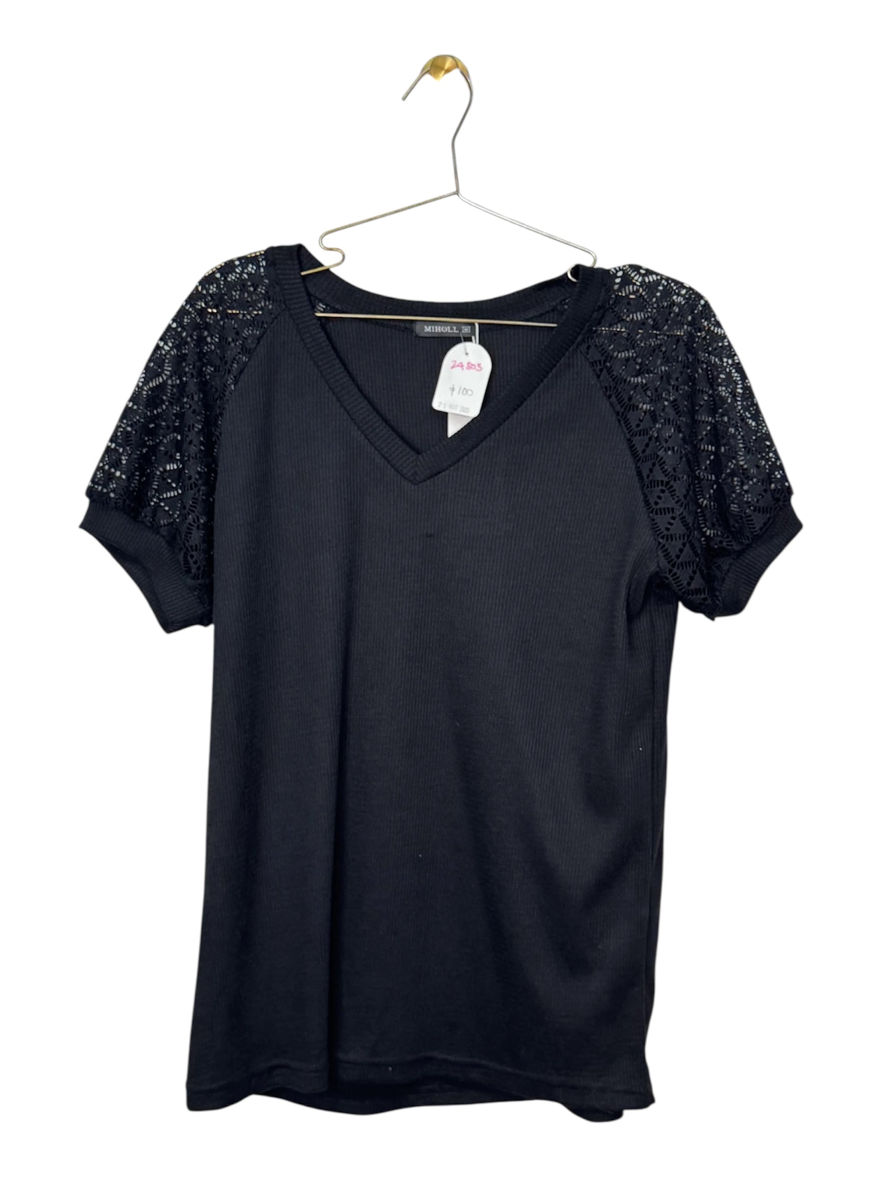 Blusa negra con encaje