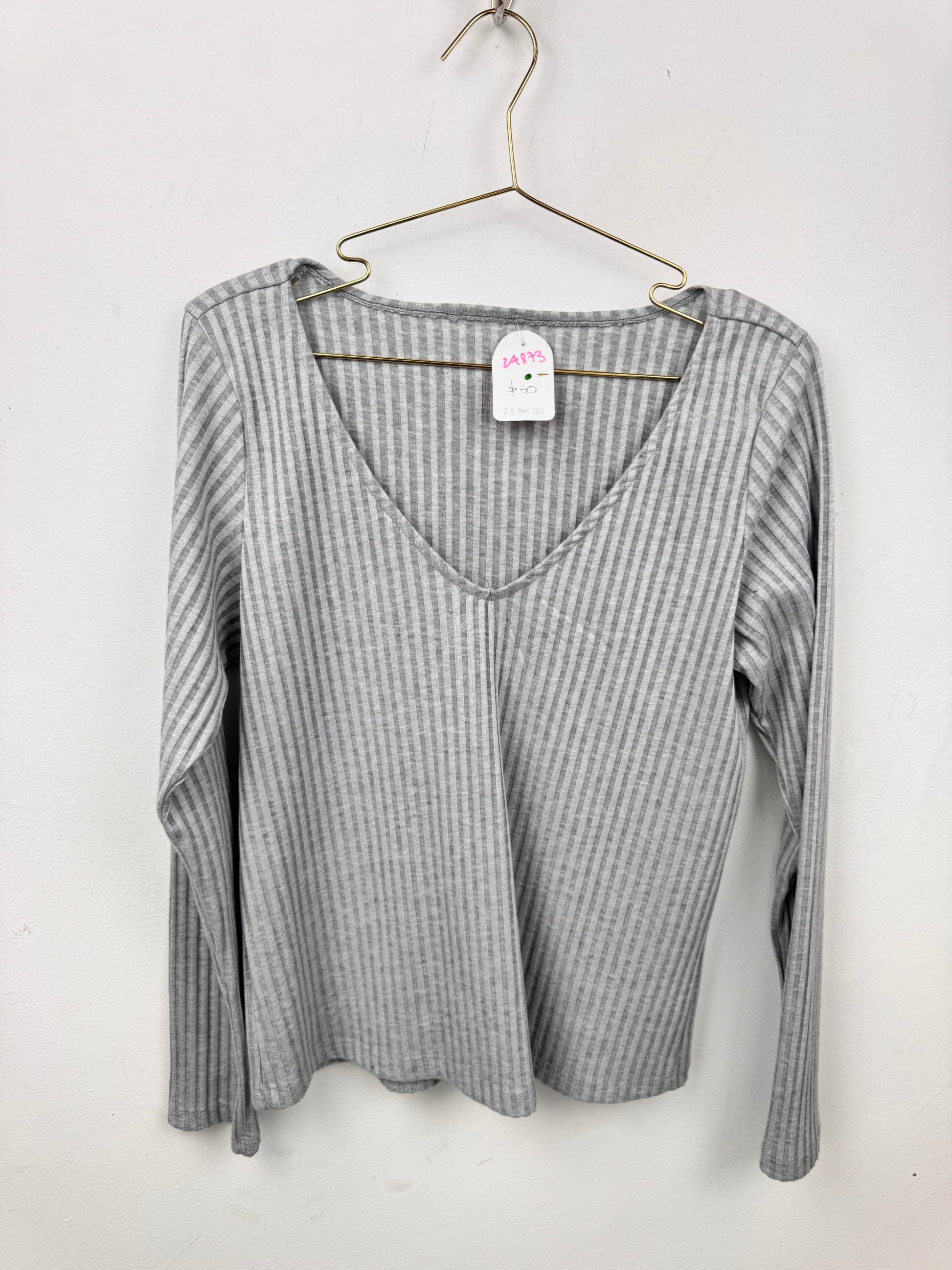 Blusa de rayas gris