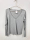 Blusa de rayas gris