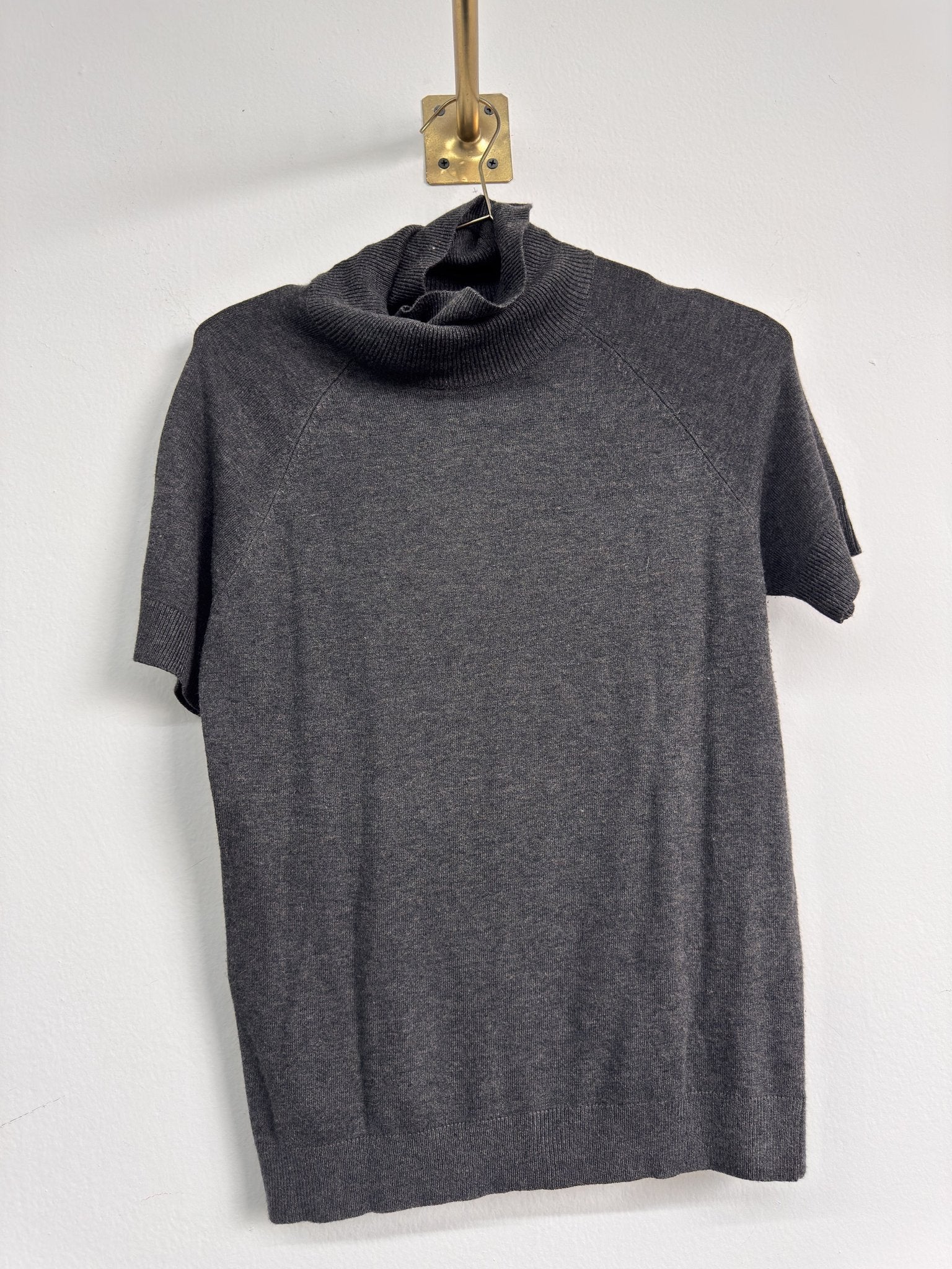 Suéter cuello alto Gris