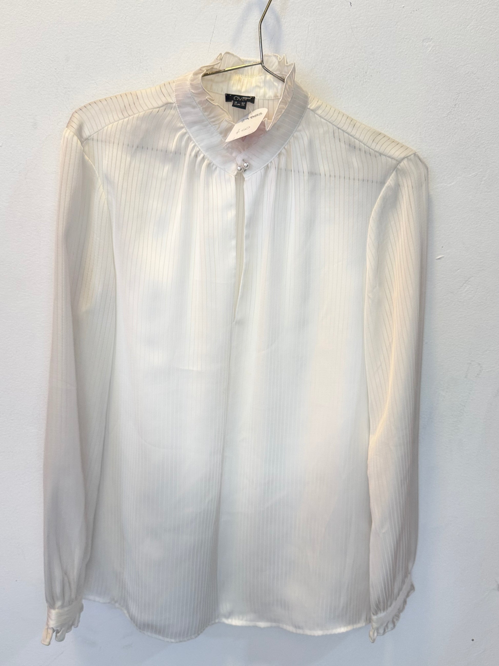 Blusa satinada color marfil