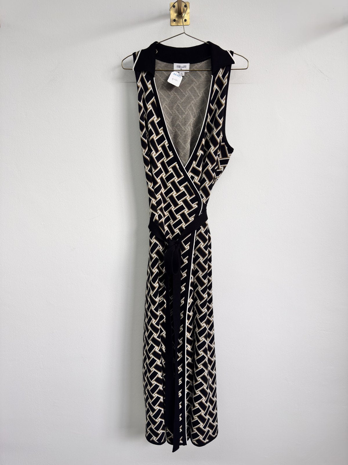 Vestido negro con estampado geométrico