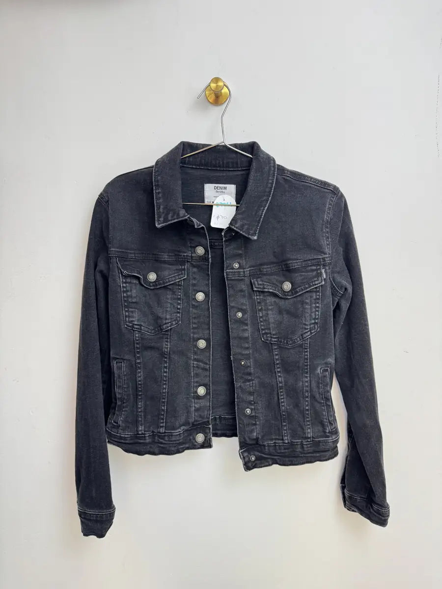 Chaqueta denim negra Bershka