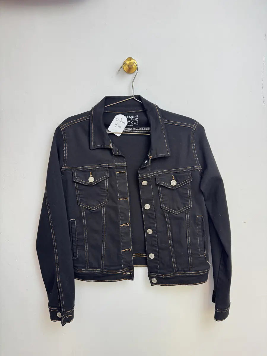 Chaqueta de mezclilla negra Basement