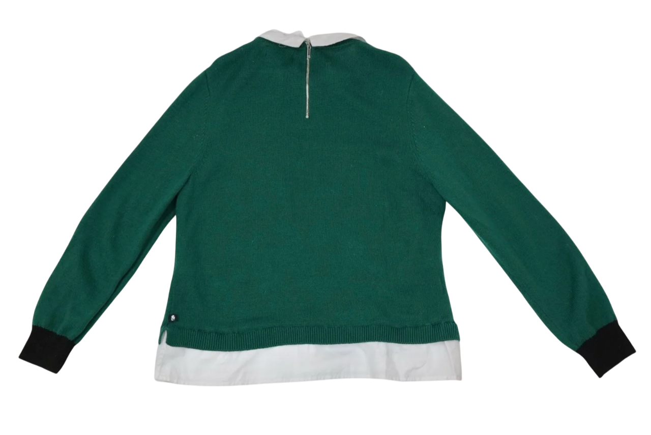 Suéter verde con cuello blanco