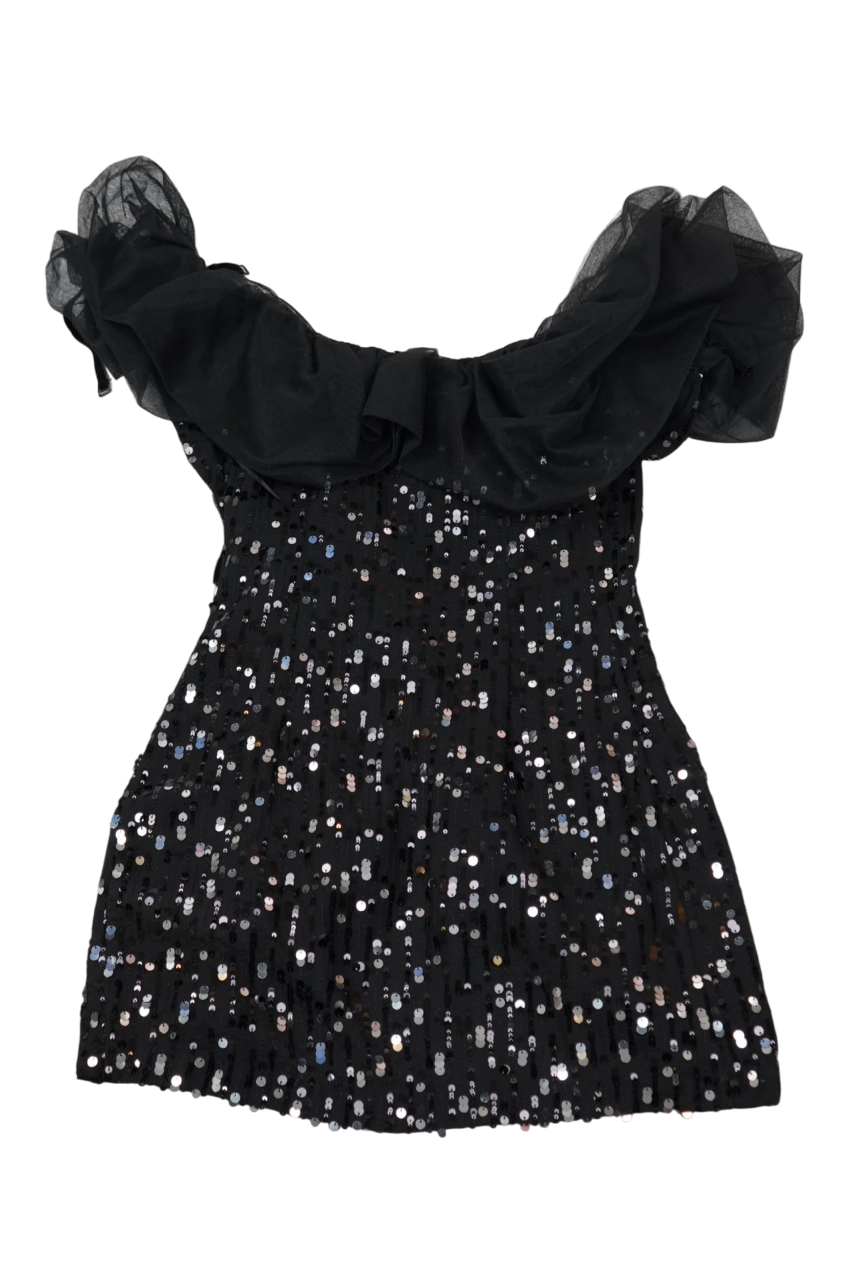 Vestido negro con lentejuelas y detalle en tul