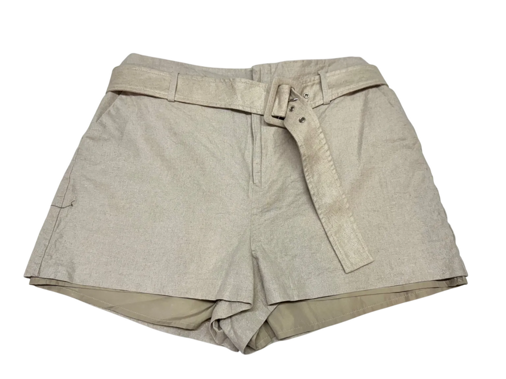 Short beige con cinturón