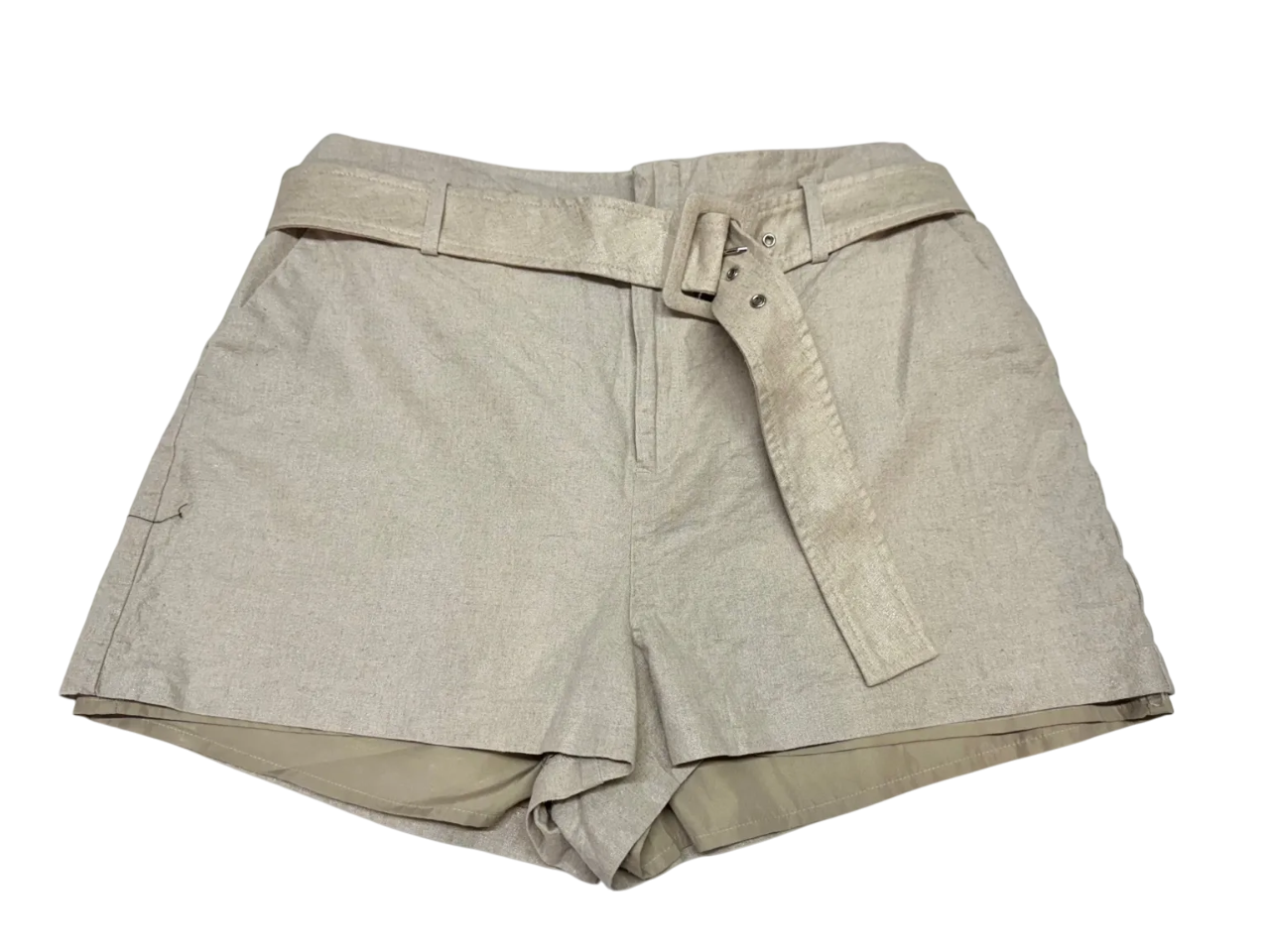 Short beige con cinturón