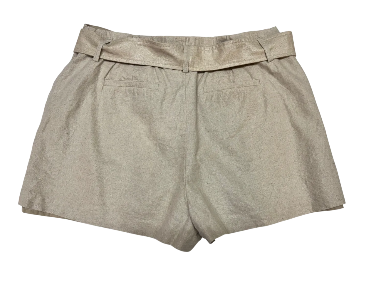Short beige con cinturón