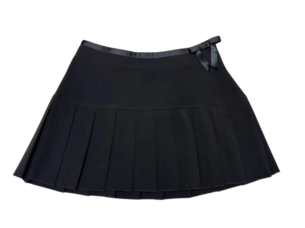 Falda negra plisada con lazo decorativo