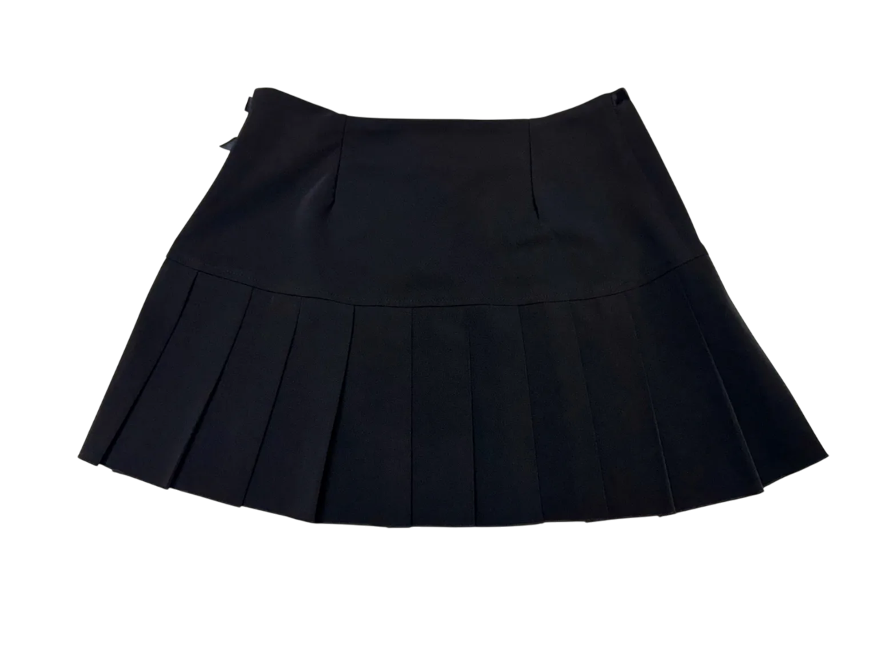 Falda negra plisada con lazo decorativo