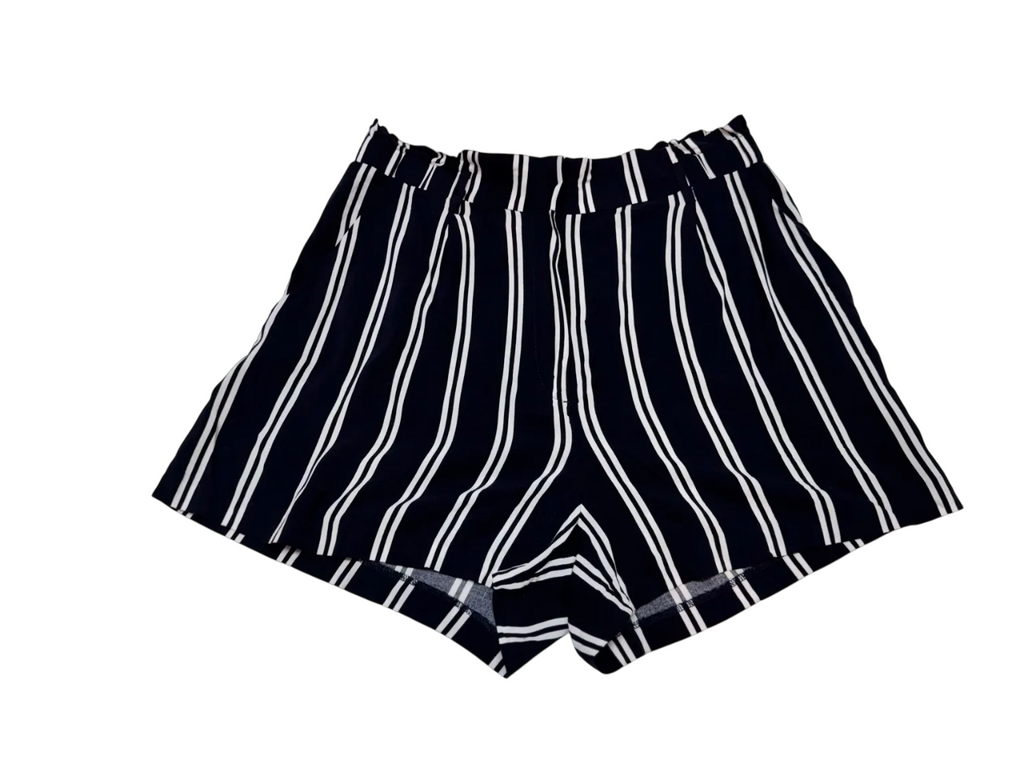 Short a rayas blanco y negro
