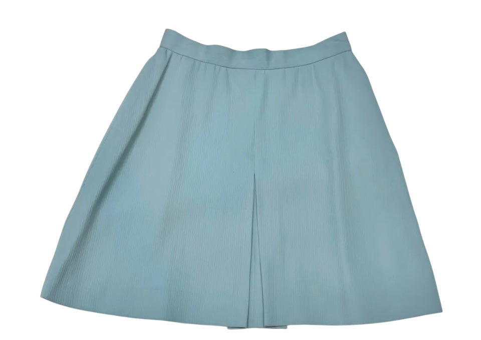 Falda midi azul claro con pliegue frontal