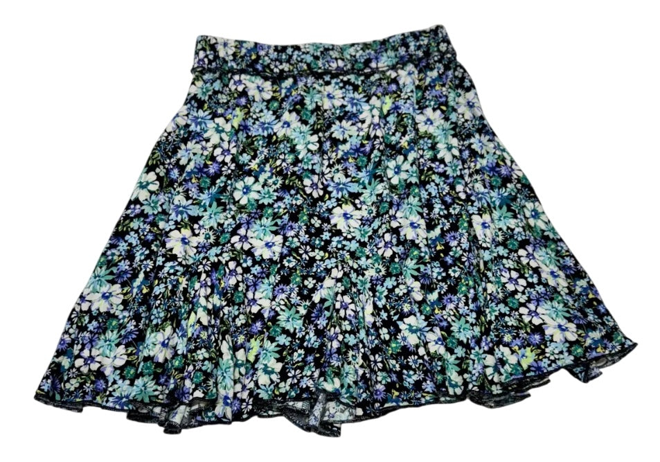 Falda corta floreada en tonos azul y verde