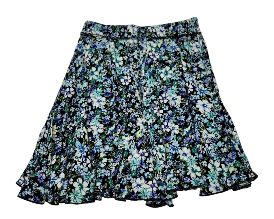 Falda corta floreada en tonos azul y verde
