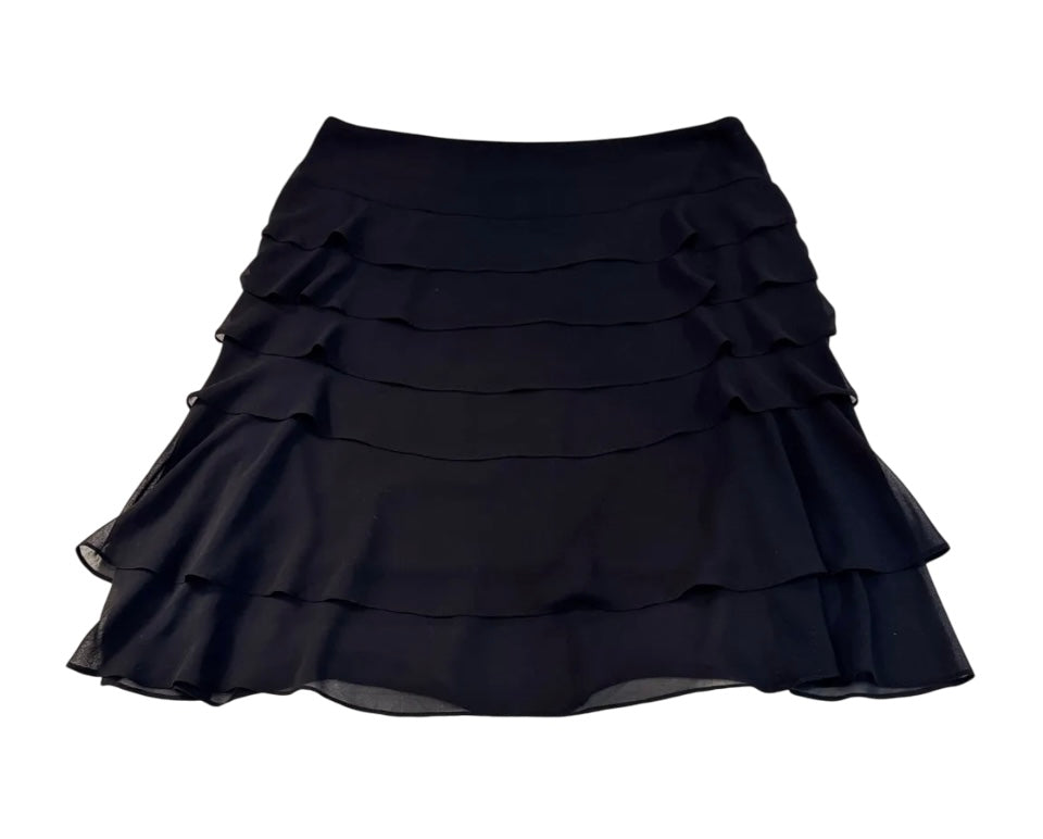 Falda negra con vuelos en capas