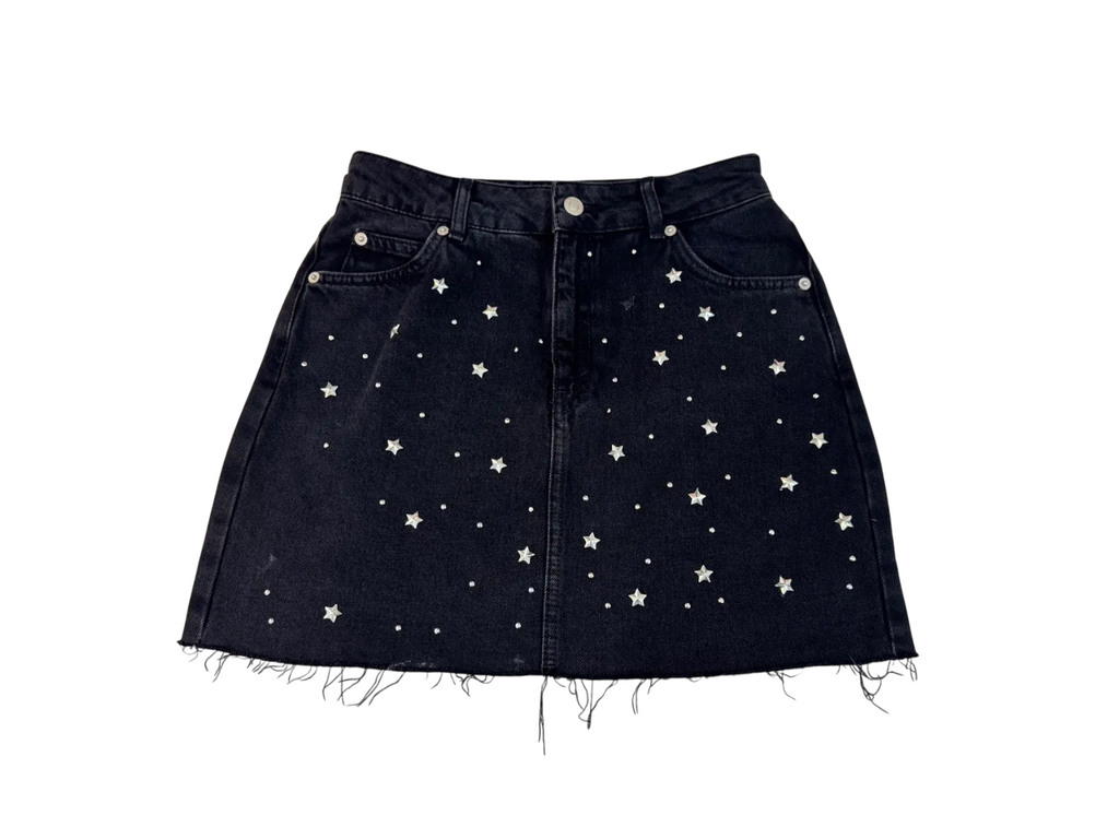 Falda denim negra con apliques de estrellas