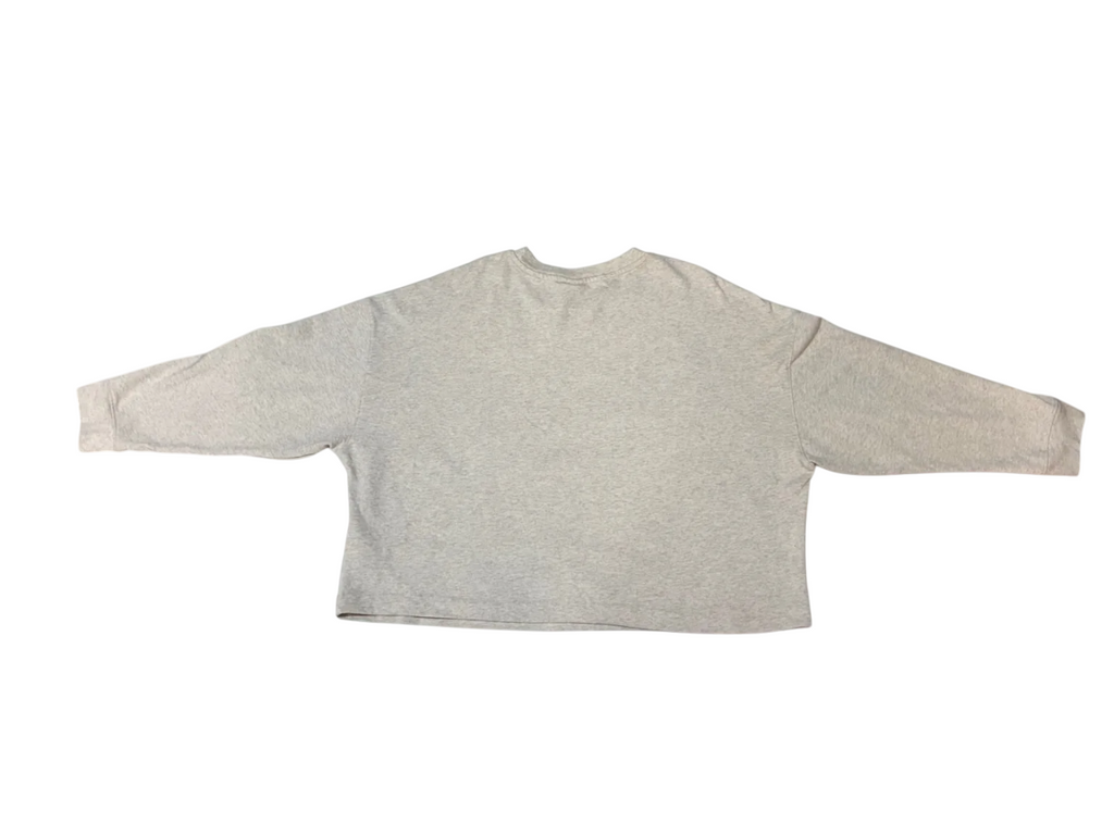 Buzo gris oversize con estampado floral